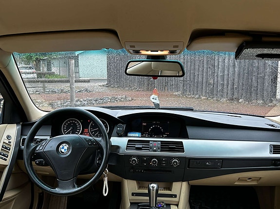 BMW 520i 4 of 7