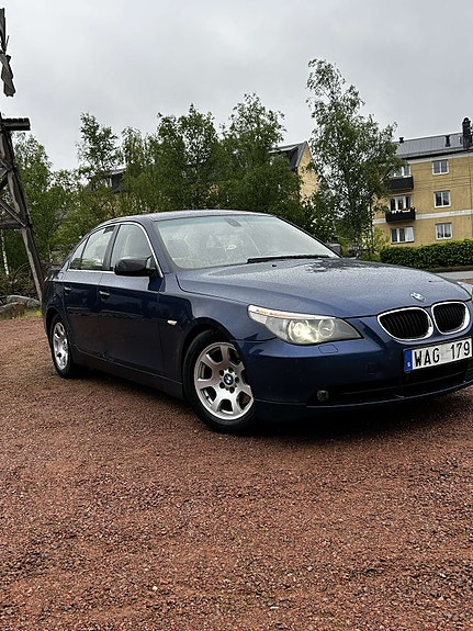 BMW 520i 3 of 7
