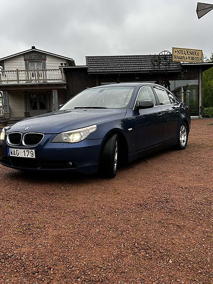 BMW 520i 2 of 7