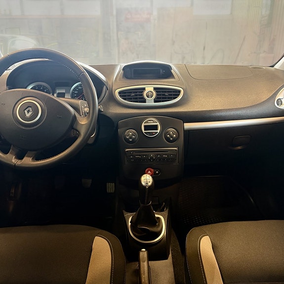 Renault Clio 12 of 13