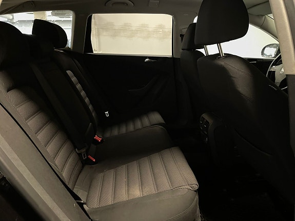 Volkswagen Passat 17 of 18