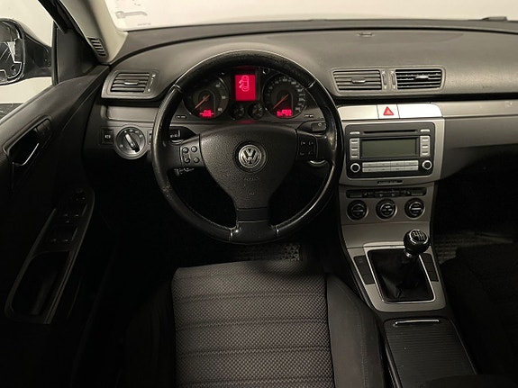 Volkswagen Passat 15 of 18