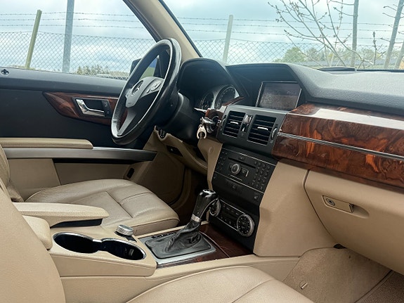 Mercedes-Benz GLK320 9 of 11