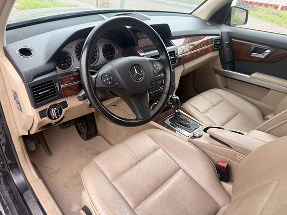 Mercedes-Benz GLK320 6 of 11