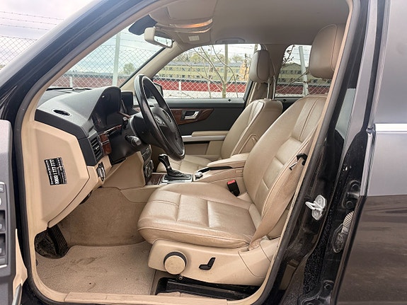 Mercedes-Benz GLK320 7 of 11