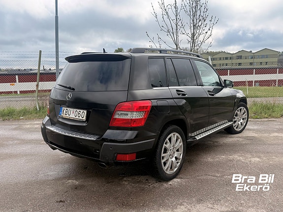 Mercedes-Benz GLK320 5 of 5