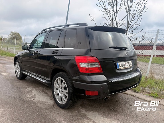 Mercedes-Benz GLK320 4 of 5
