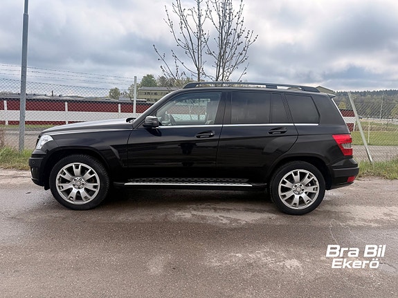 Mercedes-Benz GLK320 3 of 5