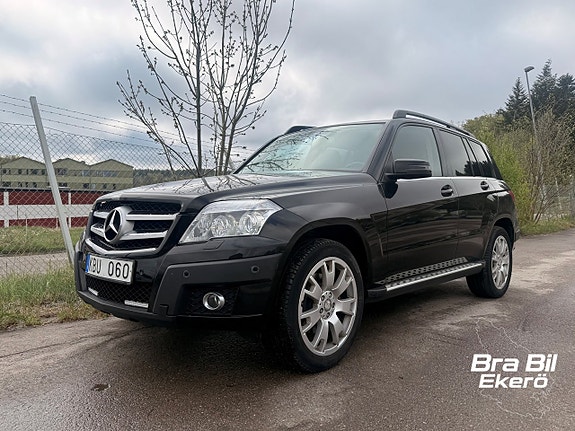 Mercedes-Benz GLK320 2 of 5