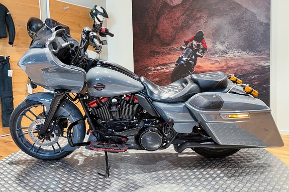 Harley-Davidson FLTRXSE Road Glide CVO |Öhlins|Screamin' Eagle|Rinehart Racing|SE BILDER| 2 of 5