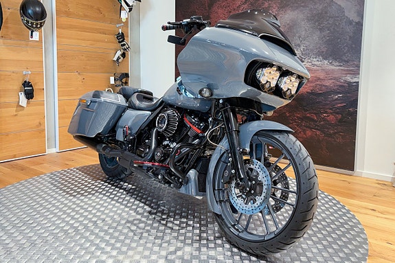 Harley-Davidson FLTRXSE Road Glide CVO |Öhlins|Screamin' Eagle|Rinehart Racing|SE BILDER| 3 of 5