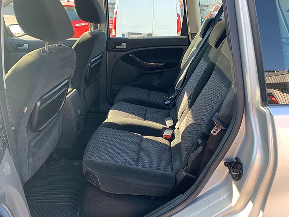 Ford C-Max 11 of 16