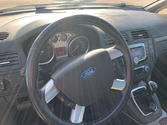Ford C-Max 14 of 16
