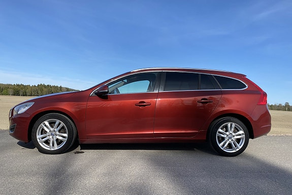 Volvo V60 2 of 5