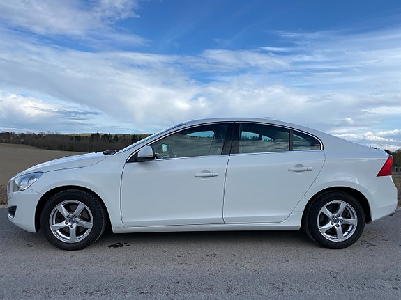Volvo S60 2 of 5