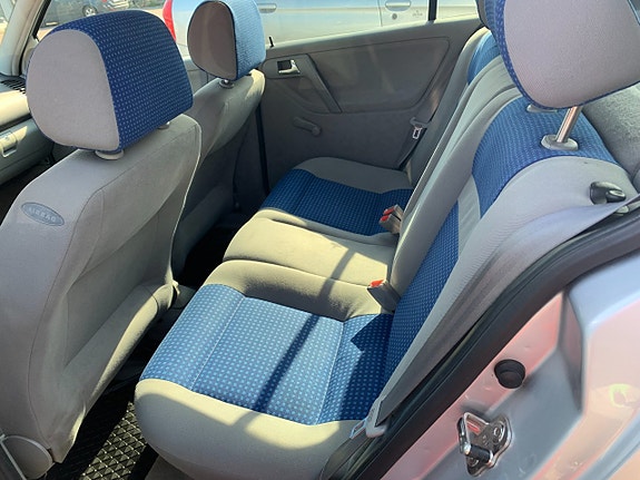 Volkswagen Polo 10 of 16
