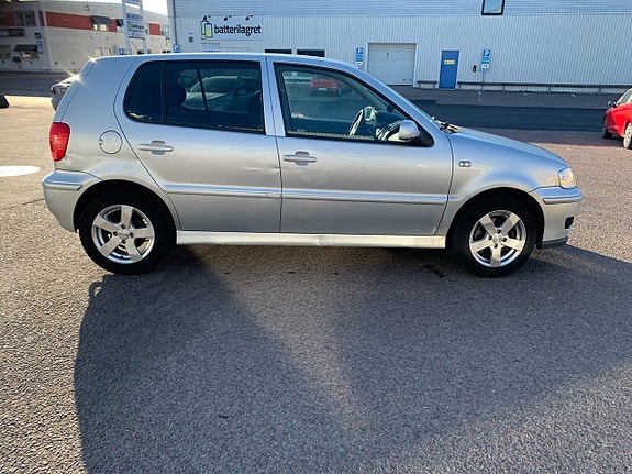 Volkswagen Polo 2 of 5