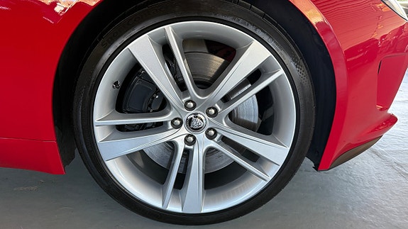 Jaguar F-TYPE 18 of 30