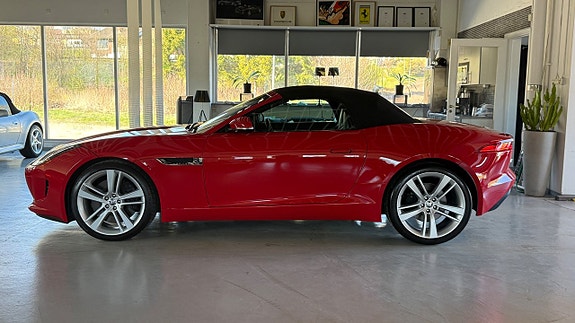 Jaguar F-TYPE 2 of 5