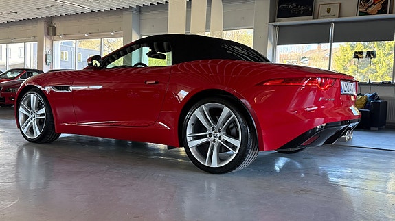 Jaguar F-TYPE 3 of 5