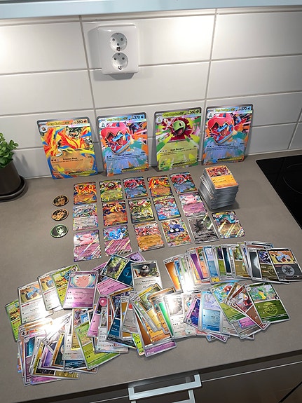 Samling med nya pokemon kort