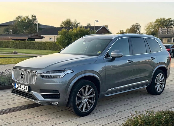 Volvo XC90 2 of 5
