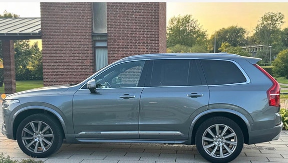Volvo XC90 3 of 5