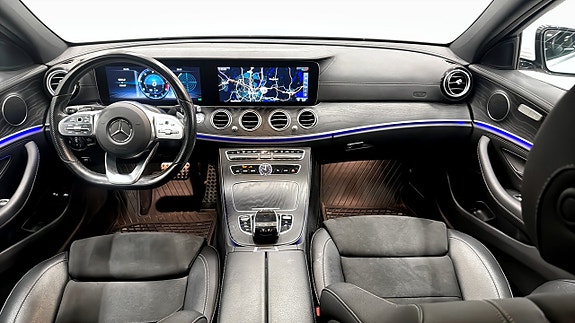 Mercedes-Benz E220 4 of 5
