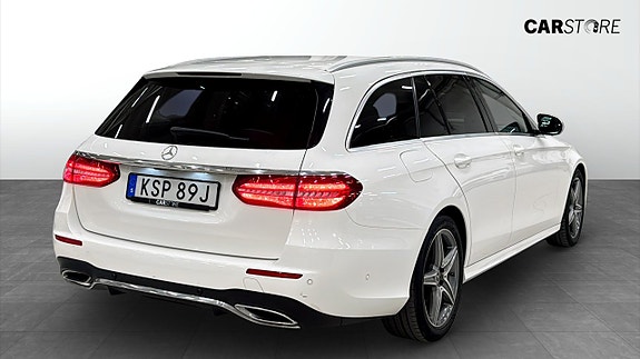 Mercedes-Benz E220 2 of 5