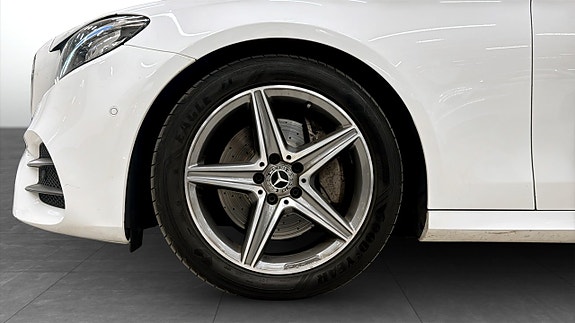 Mercedes-Benz E220 9 of 18