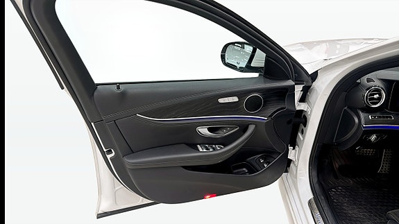 Mercedes-Benz E220 11 of 18