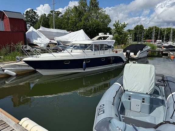 Kampanj Aquador 32c  / Yanmar 370hk / Mykt fint skick välutr 3 of 11