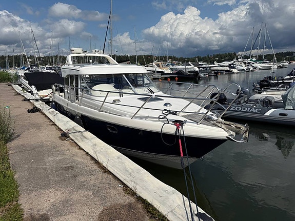 Aquador 32c  2008 / Yanmar 370hk / Mykt fint skick välutr