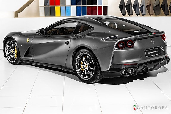Ferrari 812 Superfast 4 of 5