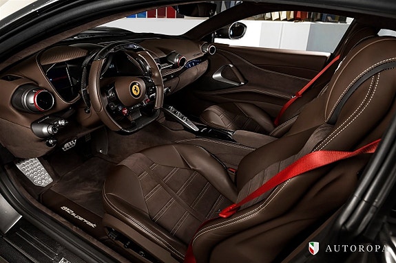 Ferrari 812 Superfast 6 of 10
