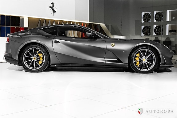Ferrari 812 Superfast 2 of 5