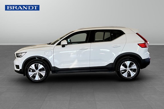 Volvo XC40 3 of 9