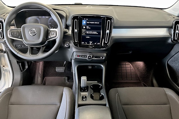 Volvo XC40 4 of 9