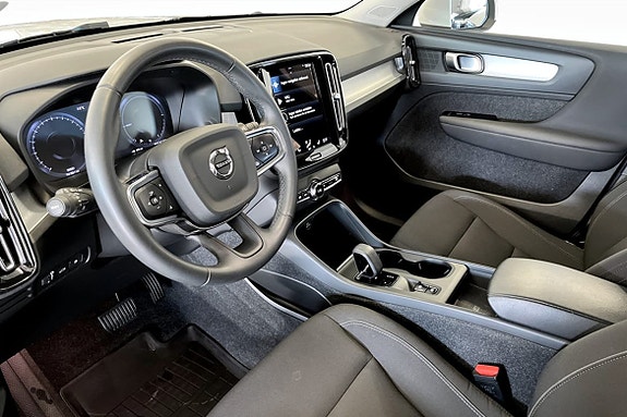 Volvo XC40 5 of 9