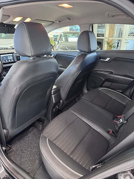 Kia Rio 12 of 17