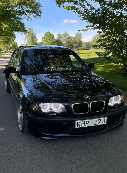 BMW 320i 2 of 5