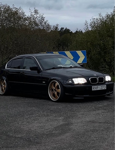 BMW 320i 5 of 5