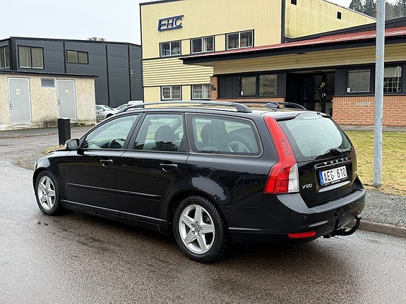 Volvo V50 3 of 5