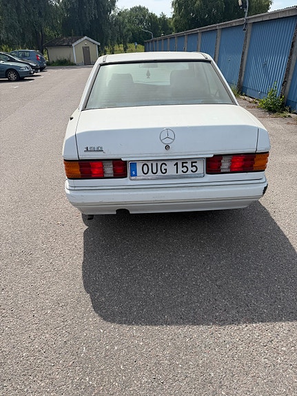 Mercedes-Benz 190 9 of 14
