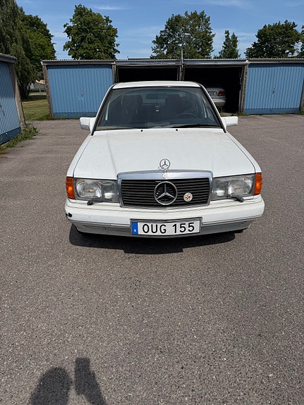 Mercedes-Benz 190 10 of 14