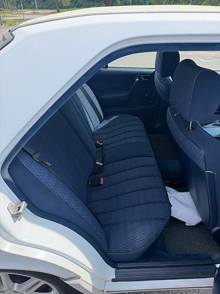 Mercedes-Benz 190 13 of 14