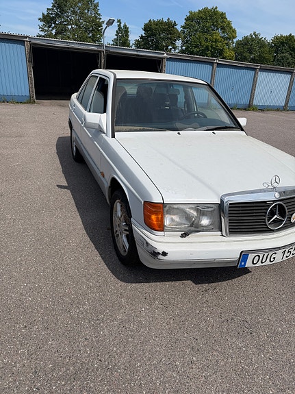Mercedes-Benz 190 7 of 14