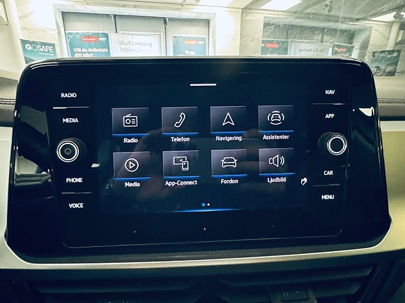 Volkswagen T-Roc 15 of 23