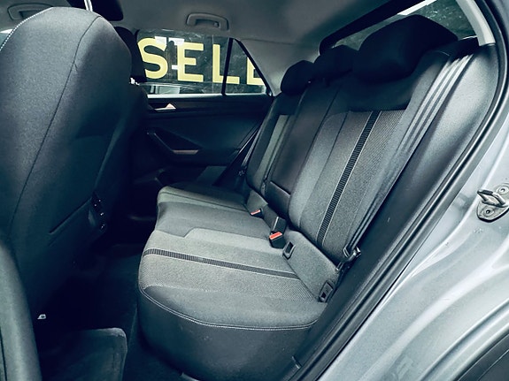 Volkswagen T-Roc 23 of 23