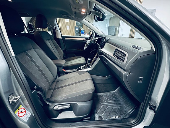 Volkswagen T-Roc 19 of 23
